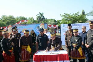 Di Upacara Hardiknas, Bupati Dompu Deklarasi Anti Narkoba